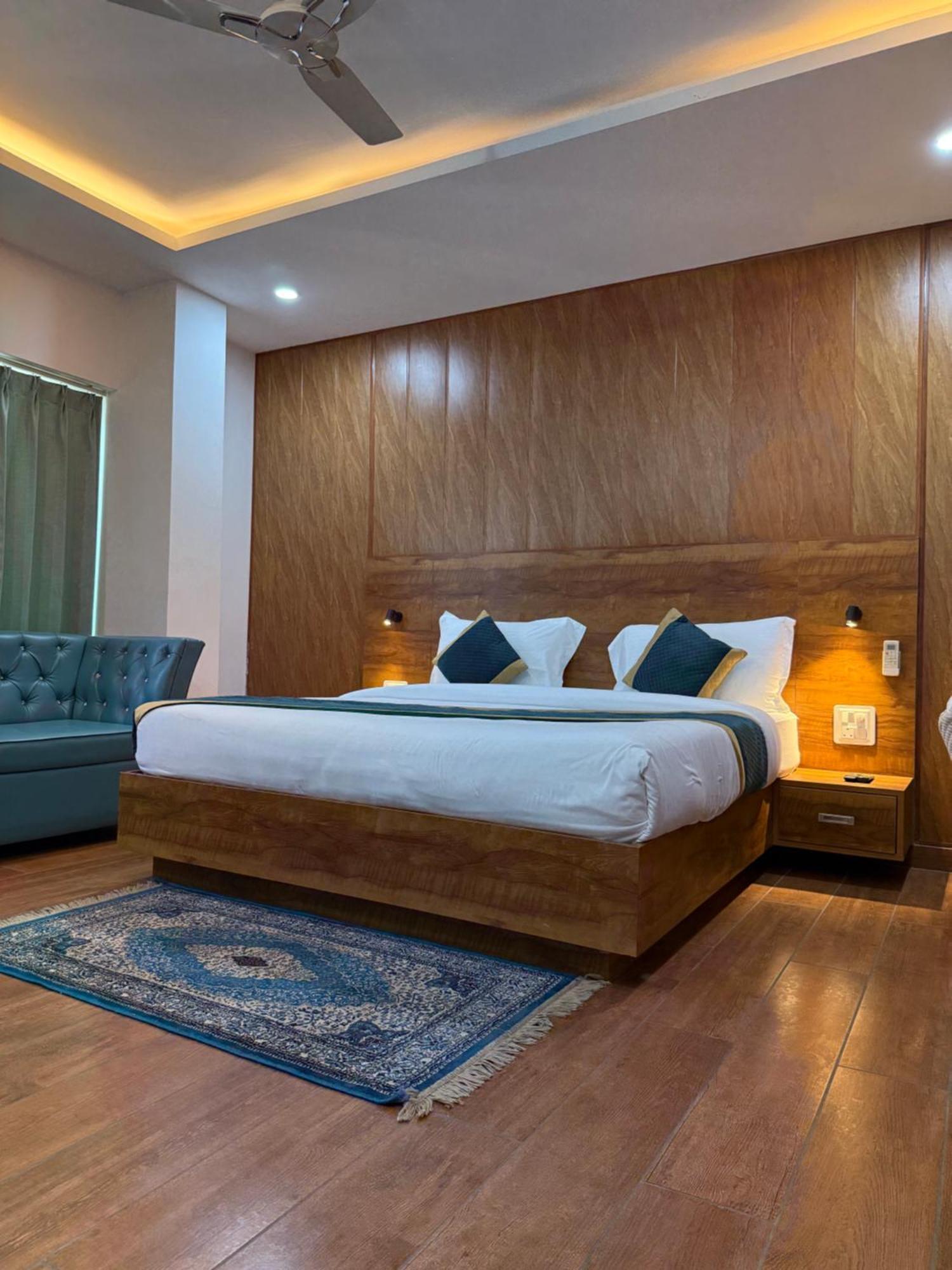 Hotel 7 Heaven دهرادون المظهر الخارجي الصورة