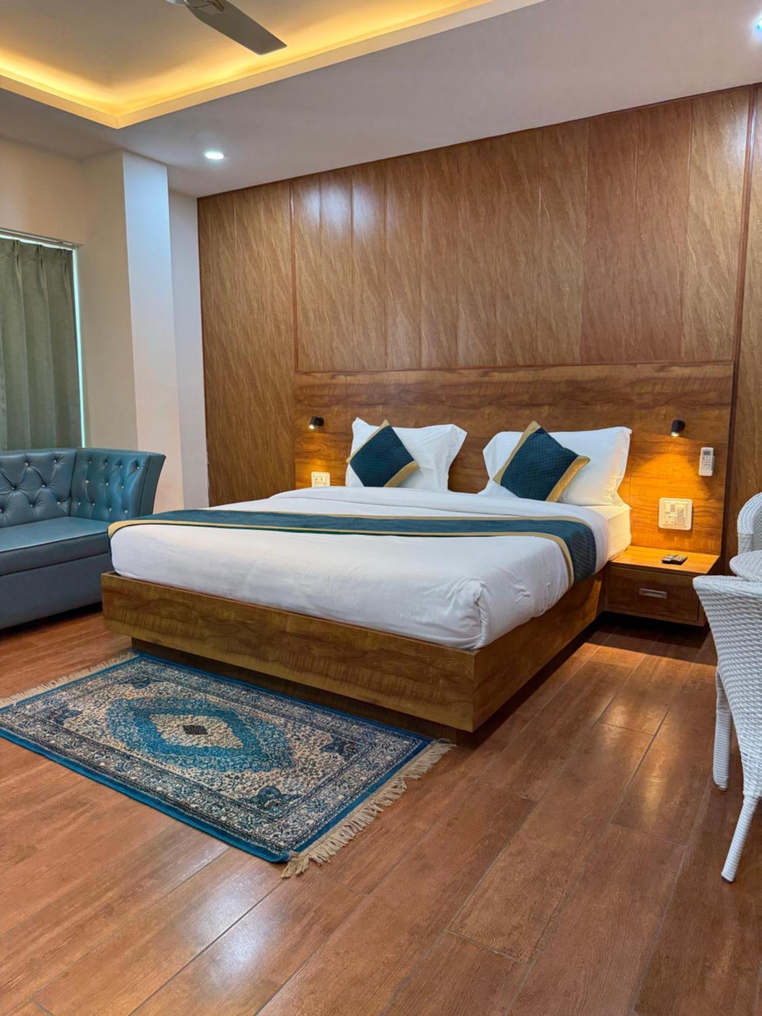 Hotel 7 Heaven دهرادون المظهر الخارجي الصورة