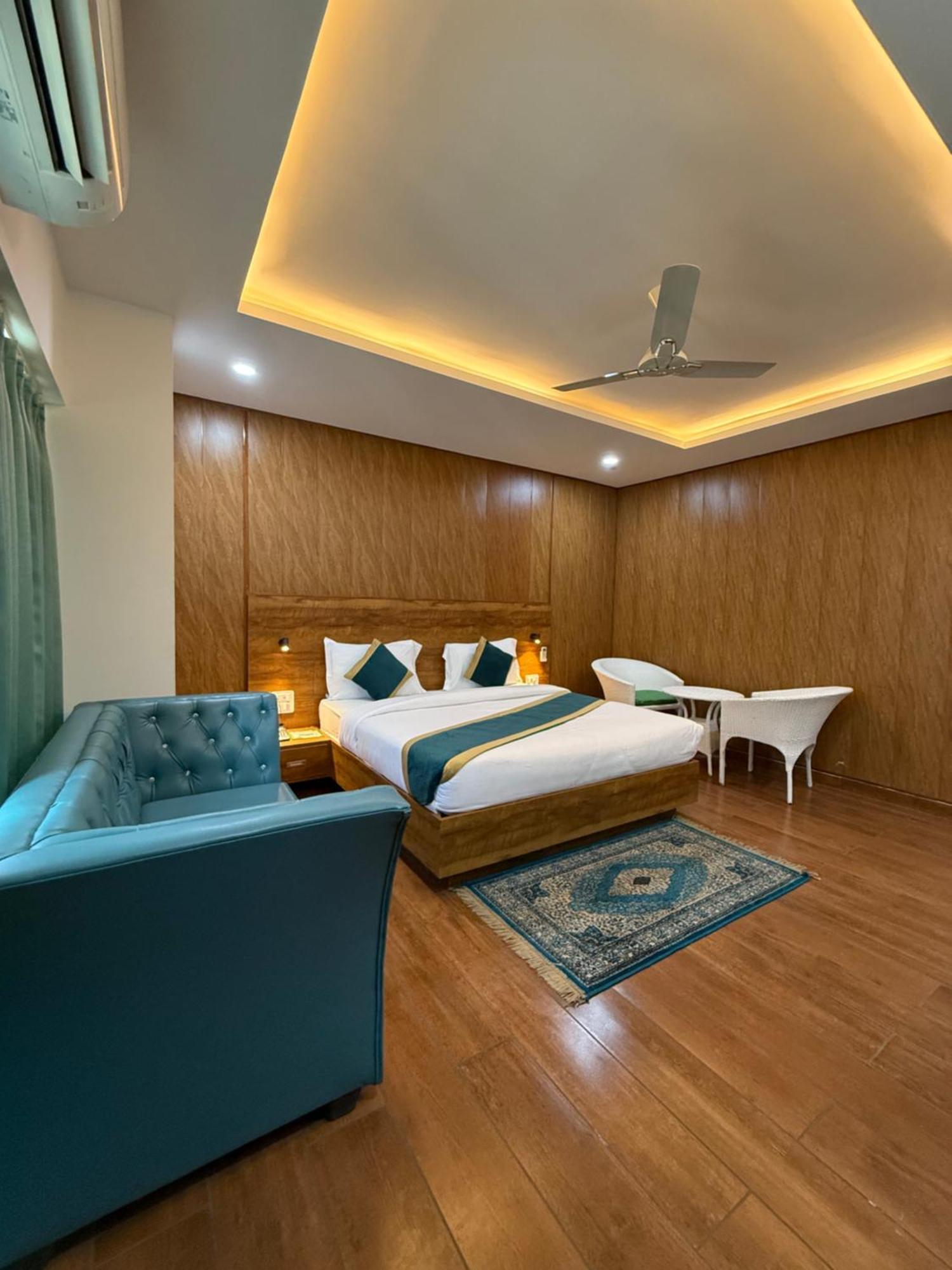 Hotel 7 Heaven دهرادون المظهر الخارجي الصورة