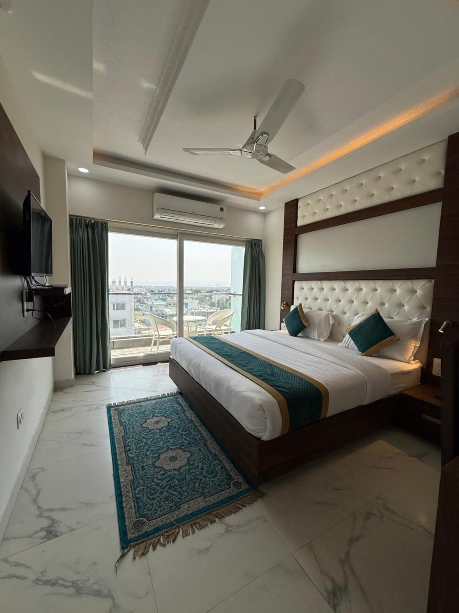 Hotel 7 Heaven دهرادون المظهر الخارجي الصورة