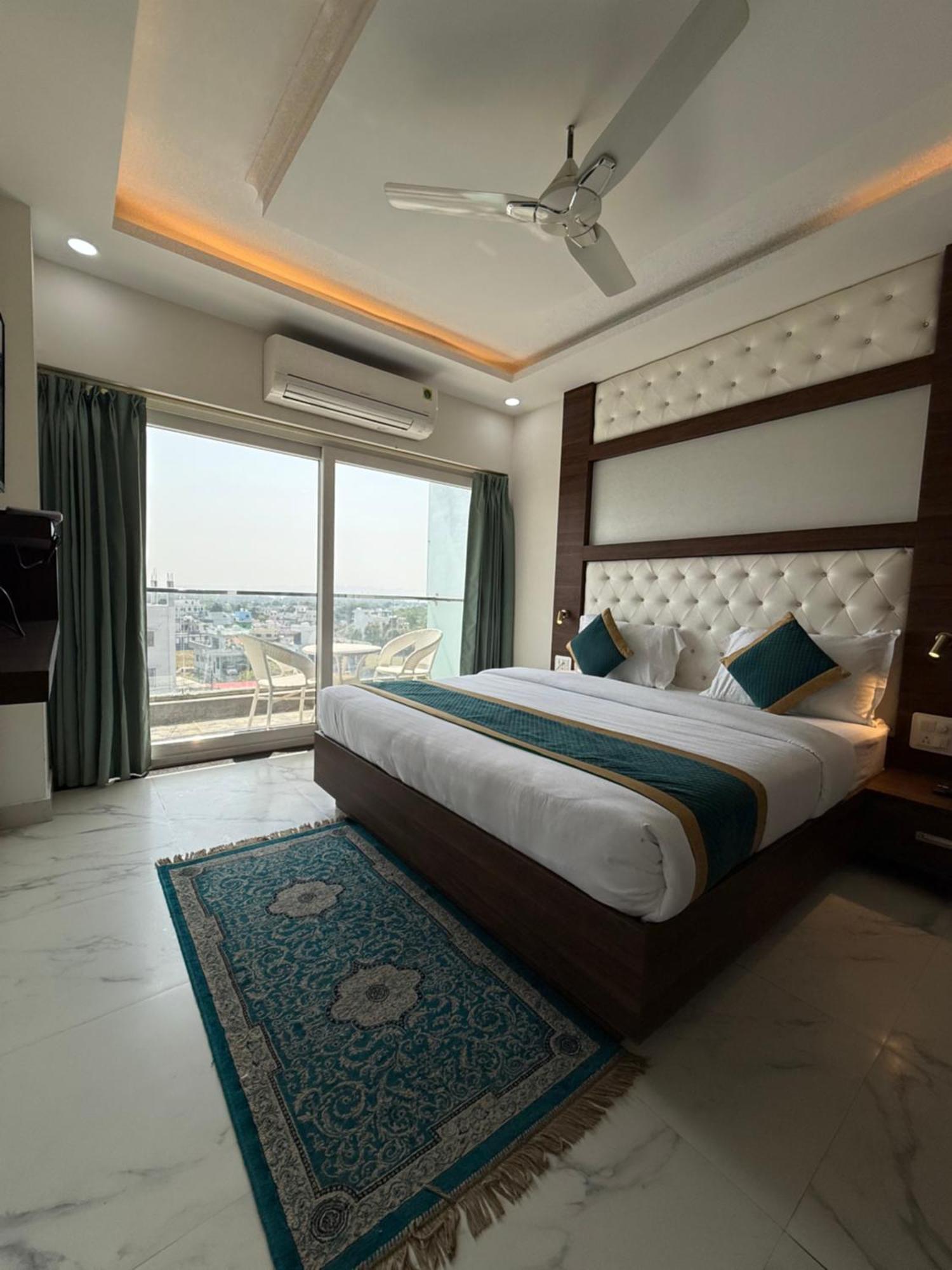 Hotel 7 Heaven دهرادون المظهر الخارجي الصورة