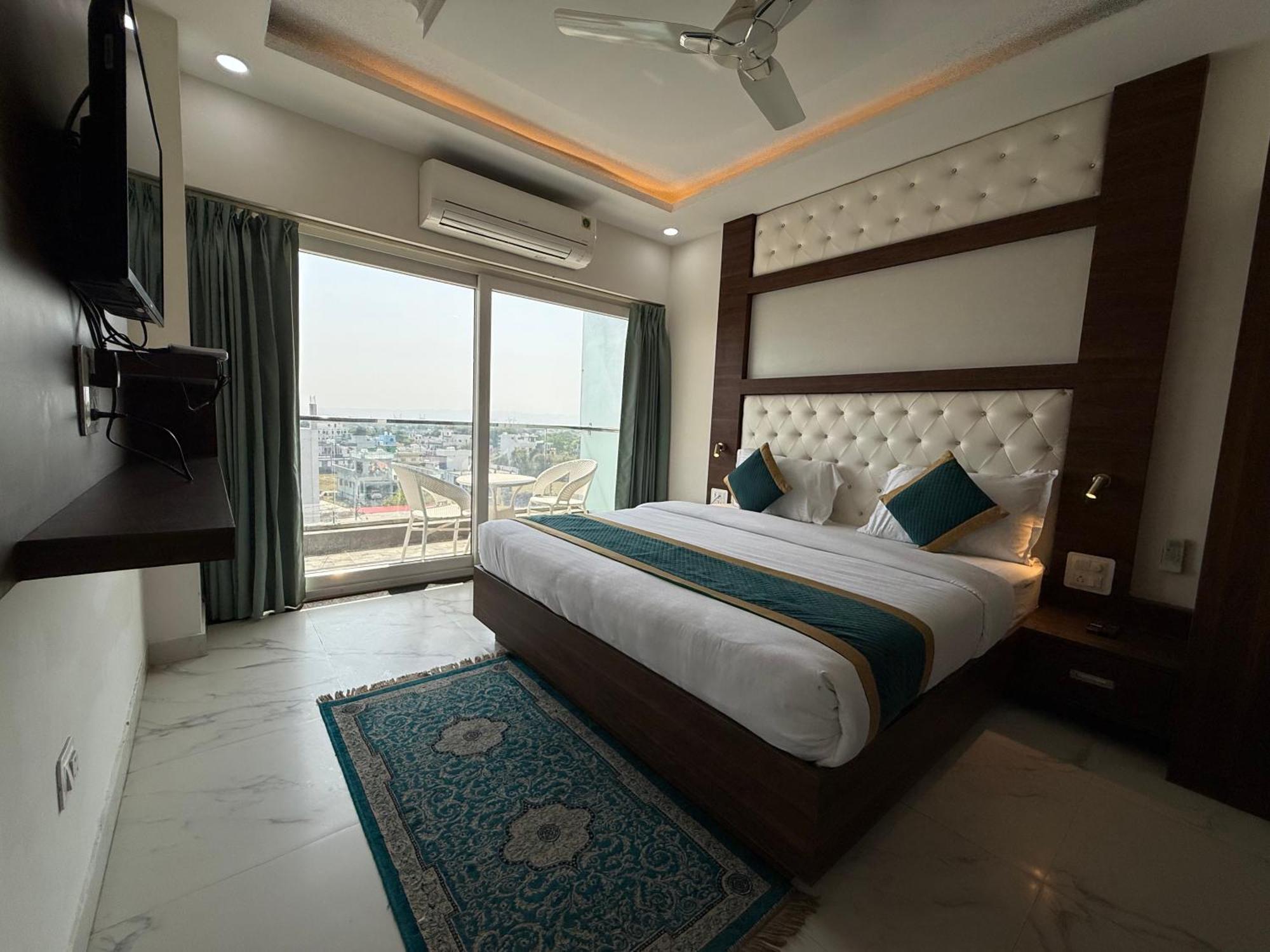 Hotel 7 Heaven دهرادون المظهر الخارجي الصورة